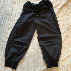 Lululemon capri wicking pants